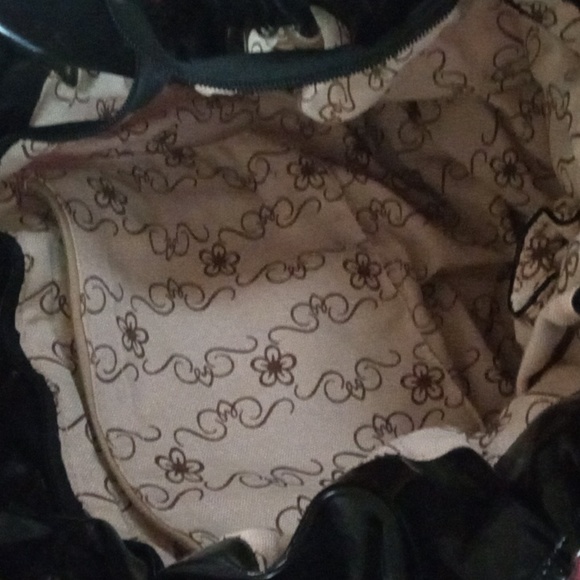 🍒Red and Black Tote Bag | LUCK Brand | Full zipper closure | Large carryall - Picture 9 of 11